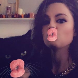 Meet your Posher, Genevieve